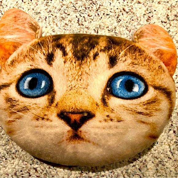Cat Face Pillow - Picture 3 of 4